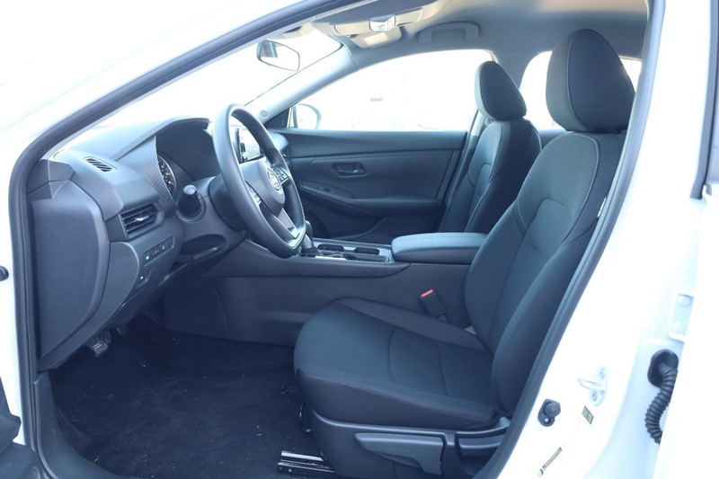 Nissan Sentra Vehicle Image 10