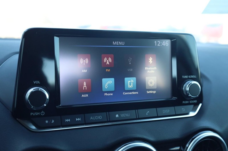 Nissan Sentra Vehicle Image 14