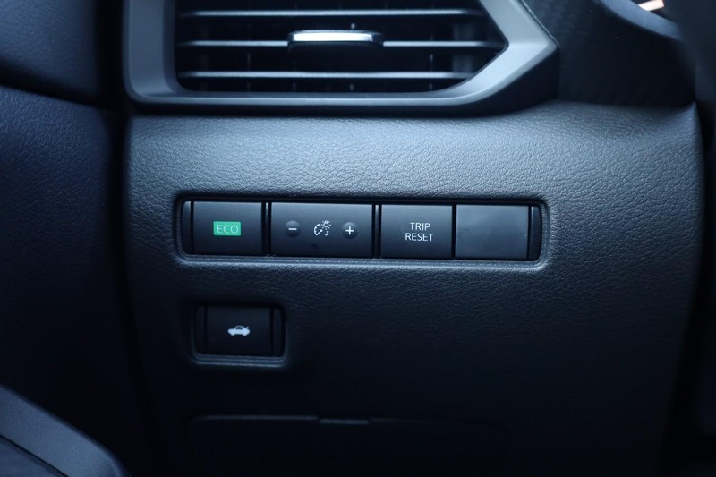 Nissan Sentra Vehicle Image 19