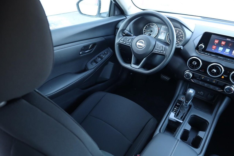 Nissan Sentra Vehicle Image 23