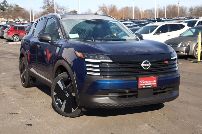 Nissan Kicks Vehicle Image 02