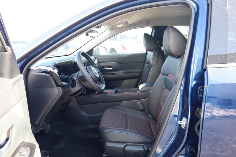 Nissan Kicks Vehicle Image 10