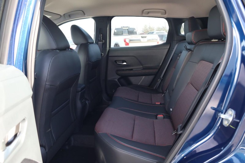 Nissan Kicks Vehicle Image 22