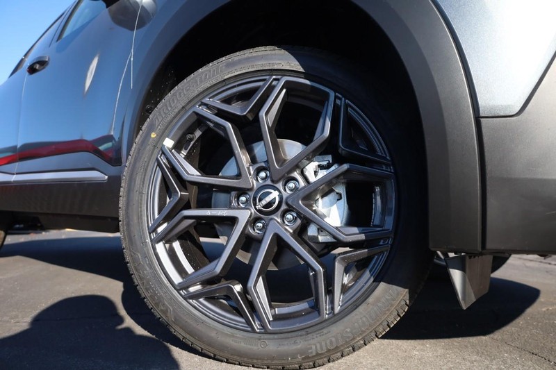 Nissan Kicks Vehicle Image 04