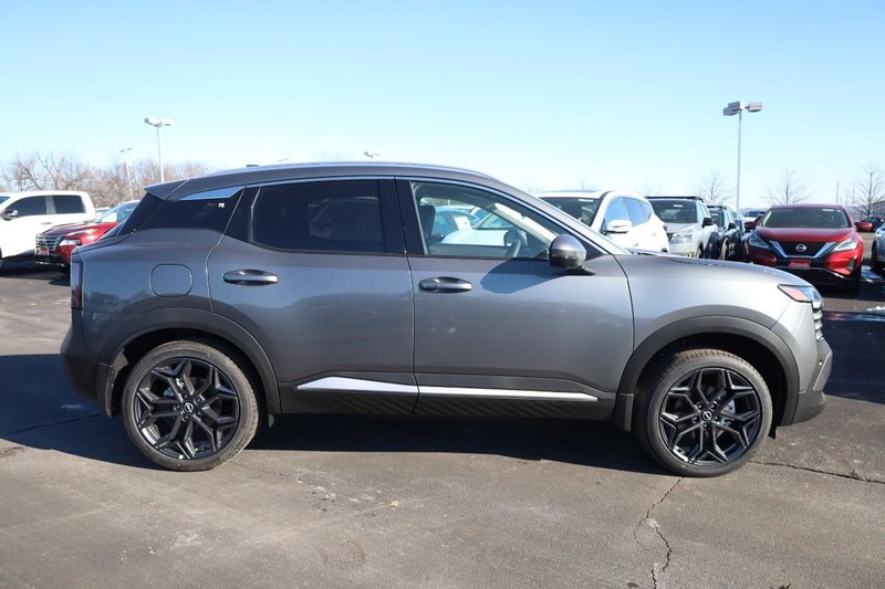 Nissan Kicks Vehicle Image 06