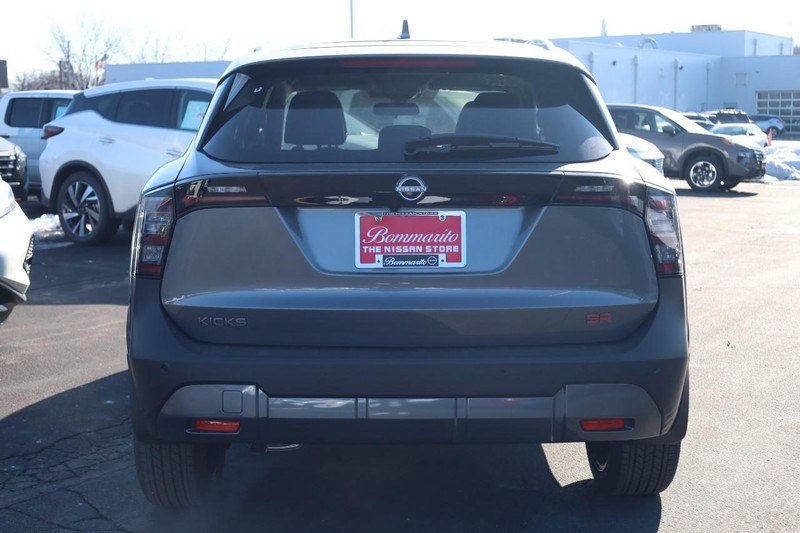 Nissan Kicks Vehicle Image 07