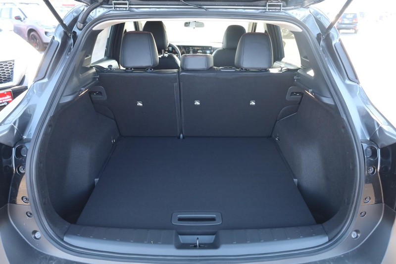 Nissan Kicks Vehicle Image 08