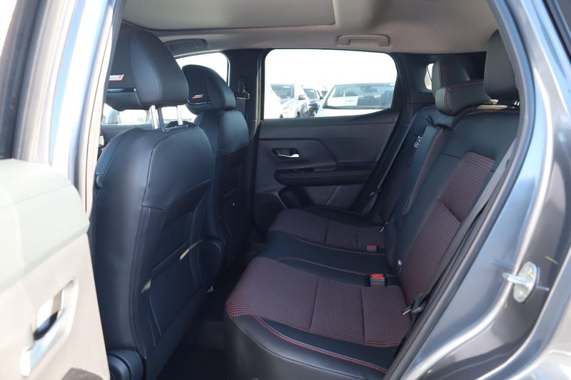 Nissan Kicks Vehicle Image 23