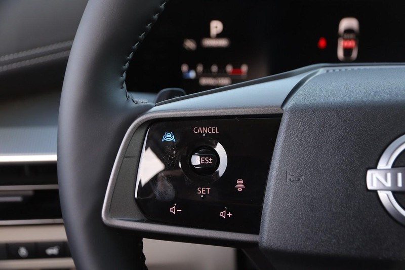 Nissan Murano Vehicle Image 16