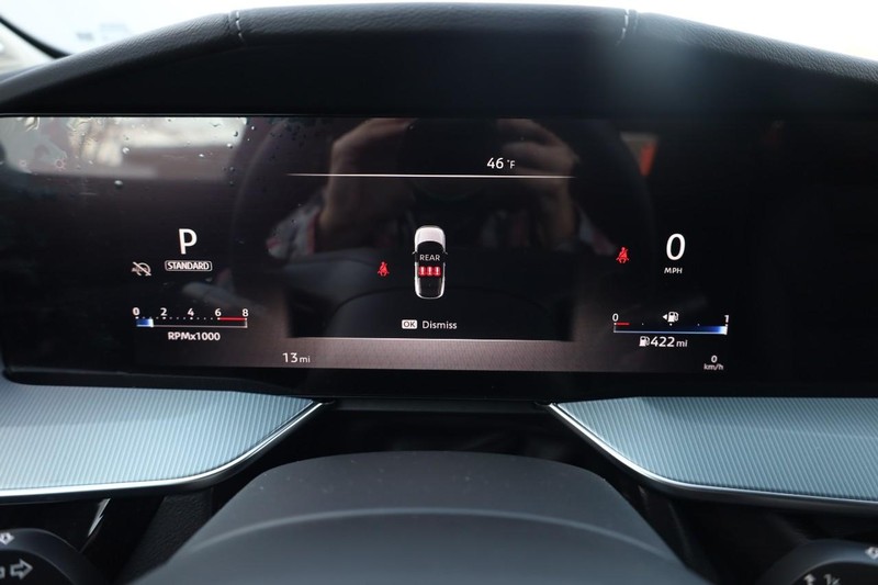 Nissan Murano Vehicle Image 12