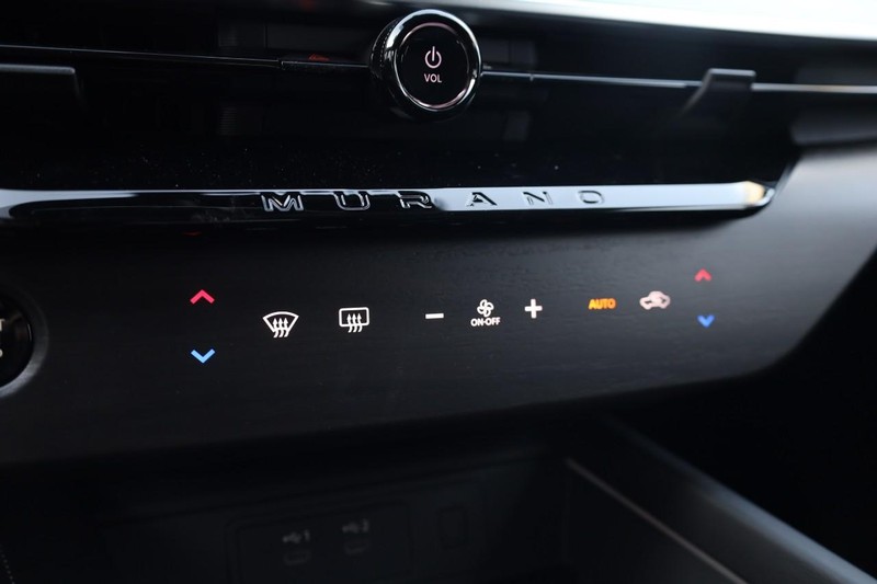 Nissan Murano Vehicle Image 16