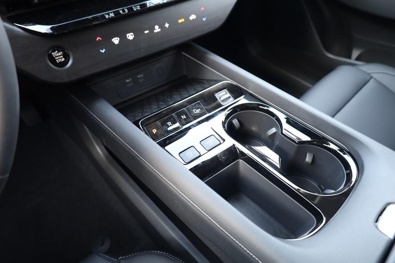 Nissan Murano Vehicle Image 18