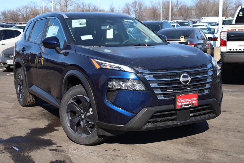 Nissan Rogue Vehicle Image 02