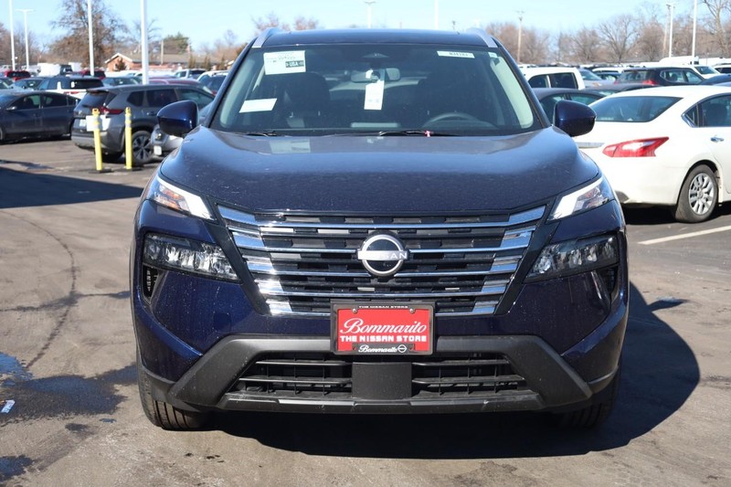 Nissan Rogue Vehicle Image 05