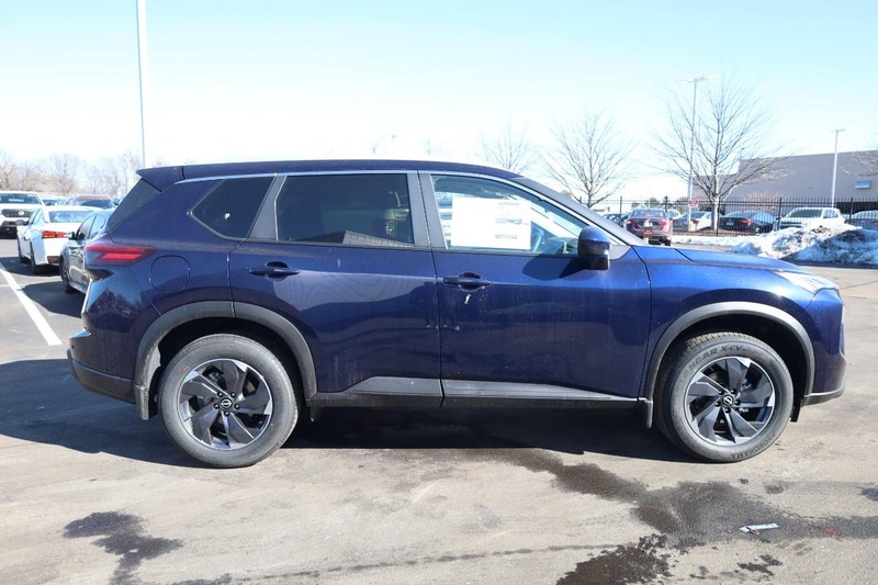 Nissan Rogue Vehicle Image 06