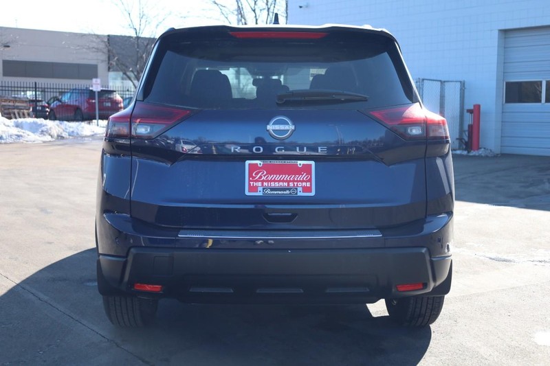 Nissan Rogue Vehicle Image 07