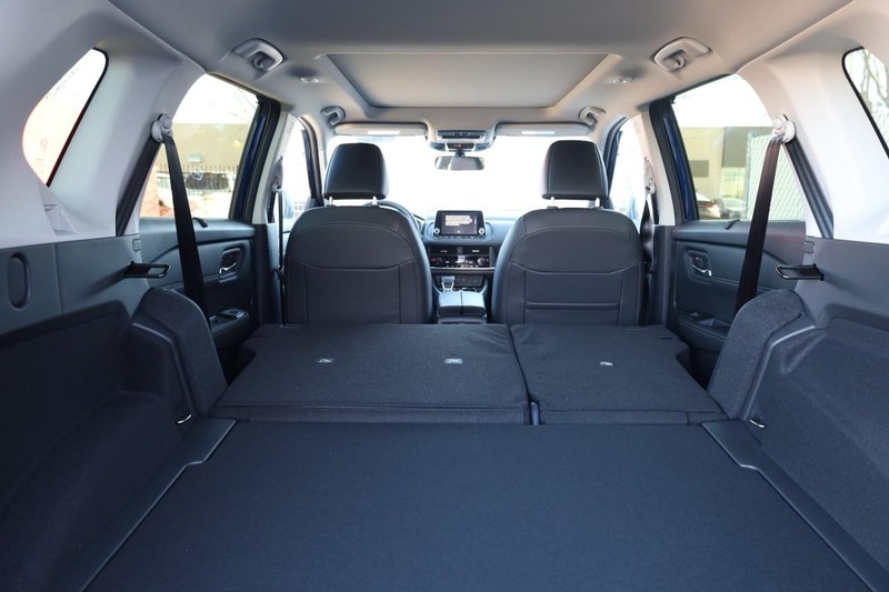 Nissan Rogue Vehicle Image 09