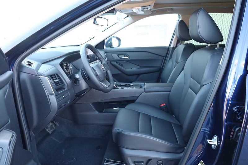 Nissan Rogue Vehicle Image 10
