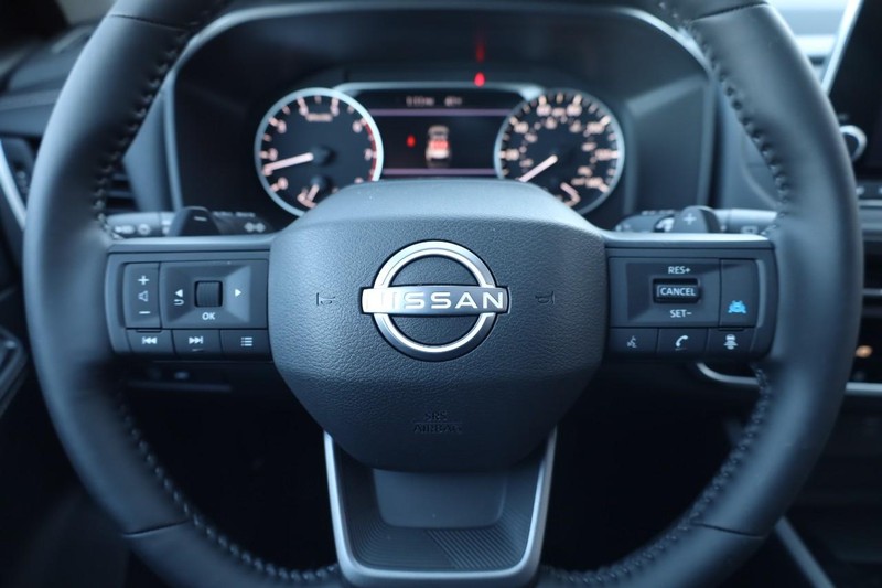 Nissan Rogue Vehicle Image 11