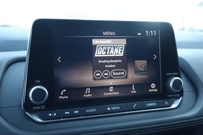 Nissan Rogue Vehicle Image 14