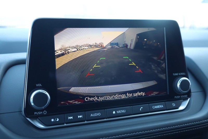 Nissan Rogue Vehicle Image 15