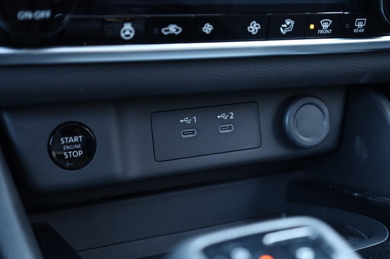 Nissan Rogue Vehicle Image 17
