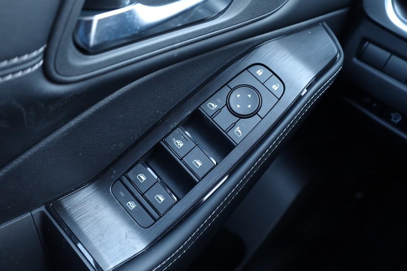 Nissan Rogue Vehicle Image 20