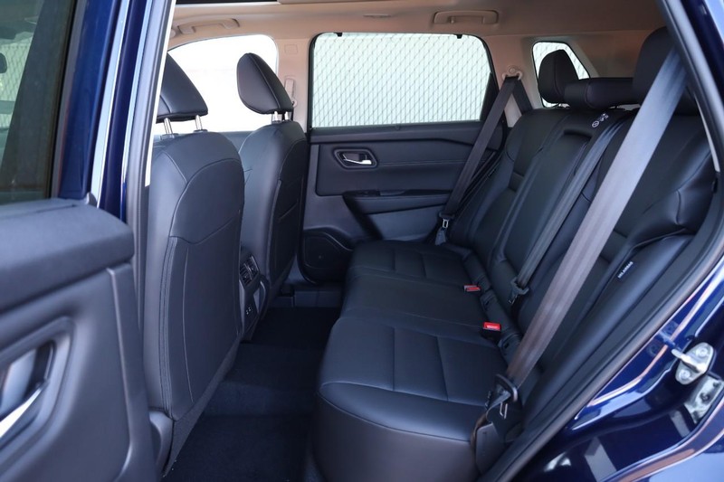 Nissan Rogue Vehicle Image 23