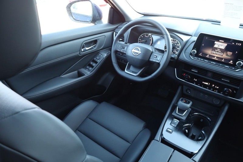 Nissan Rogue Vehicle Image 26