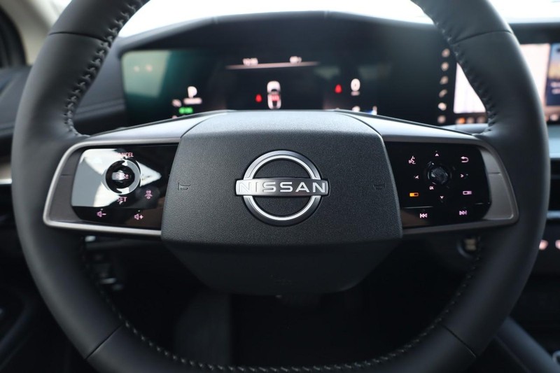 Nissan Murano Vehicle Image 11