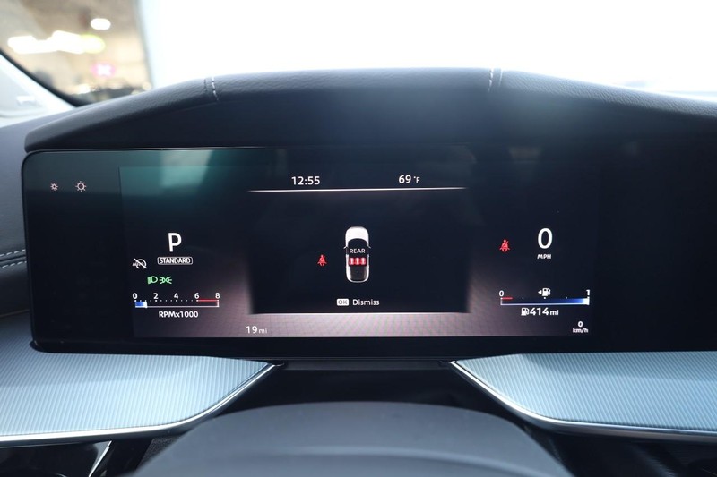 Nissan Murano Vehicle Image 12