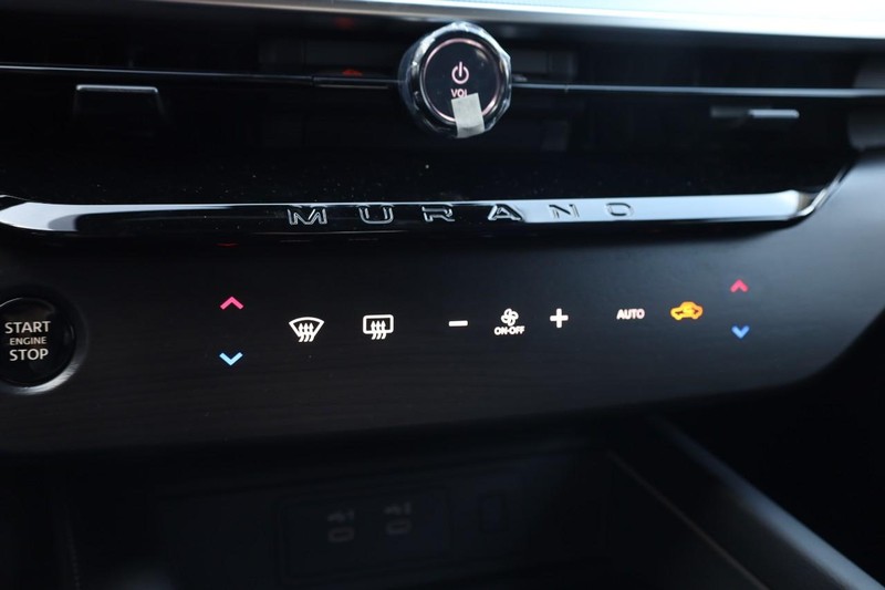 Nissan Murano Vehicle Image 16