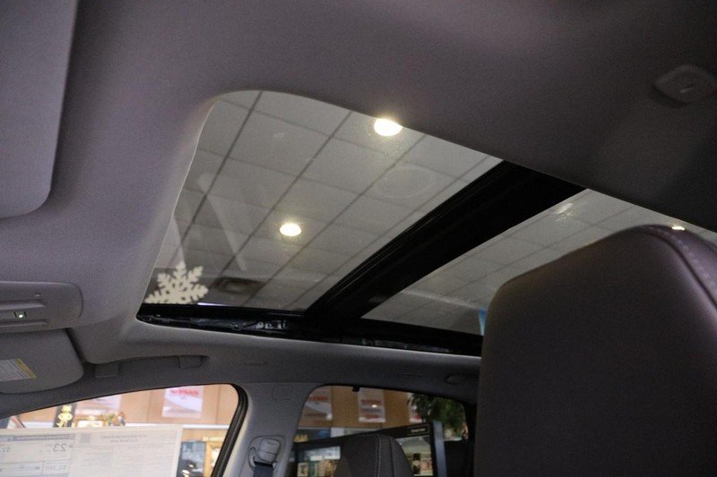 Nissan Murano Vehicle Image 11
