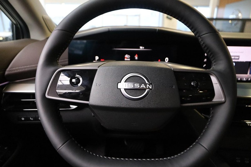 Nissan Murano Vehicle Image 12