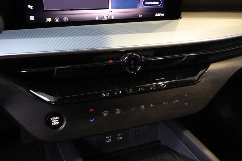 Nissan Murano Vehicle Image 17