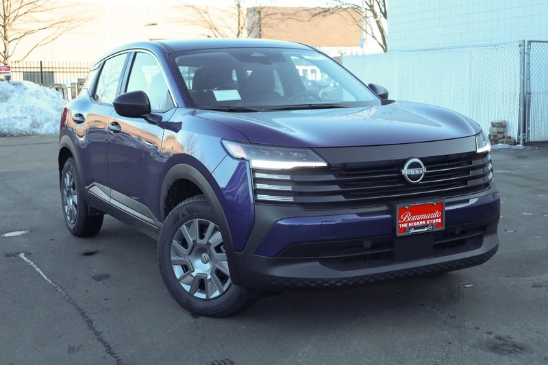 Nissan Kicks Vehicle Image 02
