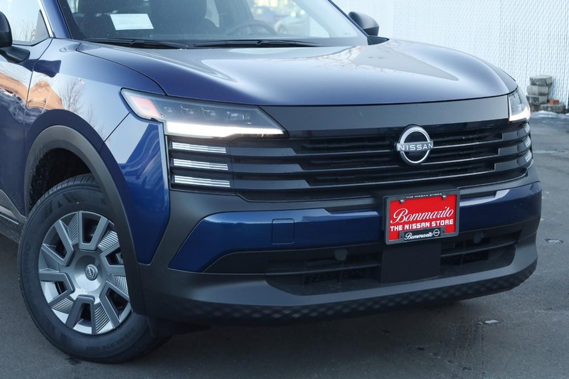 Nissan Kicks Vehicle Image 03