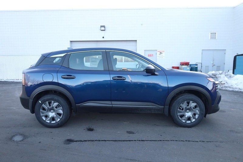 Nissan Kicks Vehicle Image 06