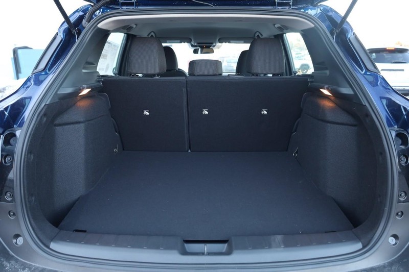 Nissan Kicks Vehicle Image 08