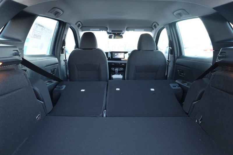 Nissan Kicks Vehicle Image 09