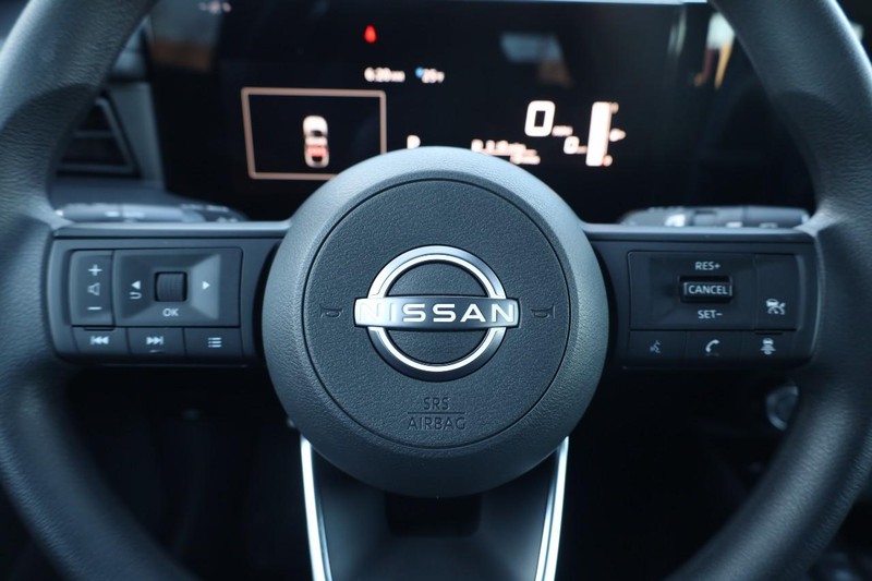 Nissan Kicks Vehicle Image 11