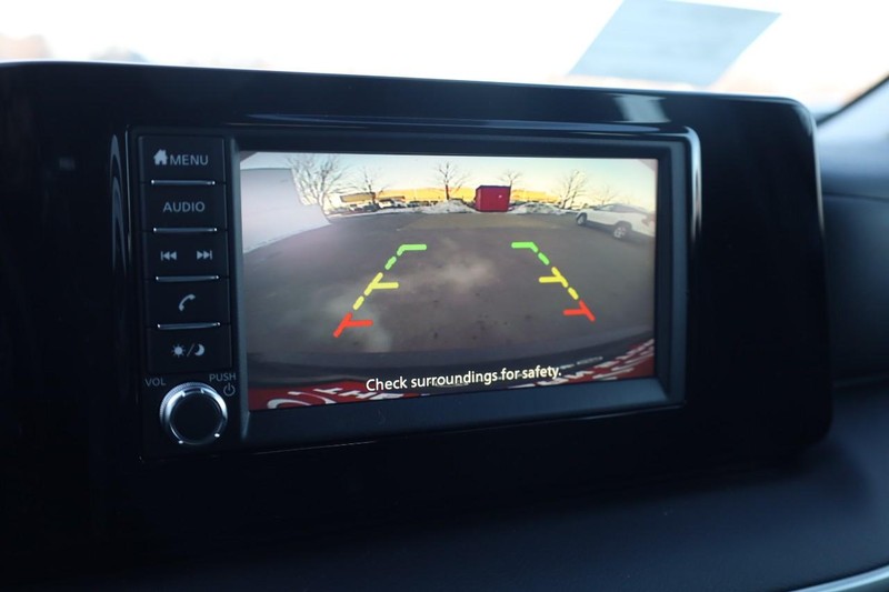 Nissan Kicks Vehicle Image 15