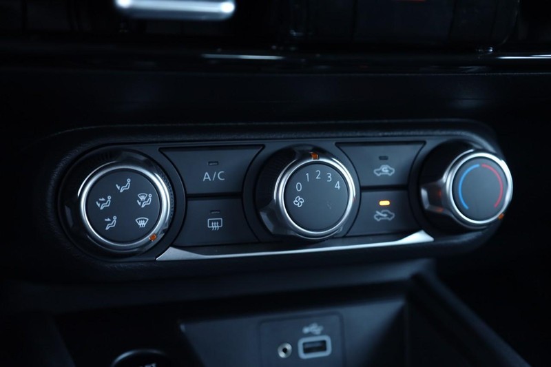 Nissan Kicks Vehicle Image 16
