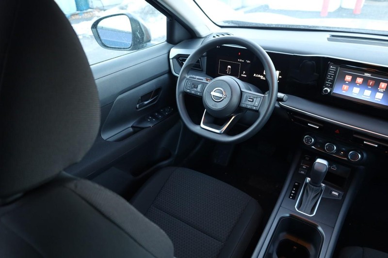 Nissan Kicks Vehicle Image 23