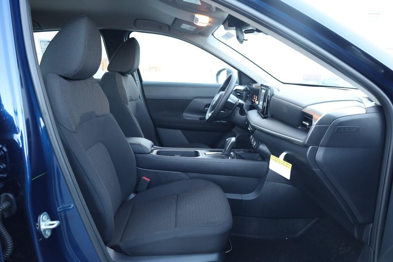 Nissan Kicks Vehicle Image 24
