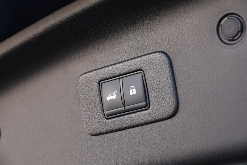 Nissan Armada Vehicle Image 10