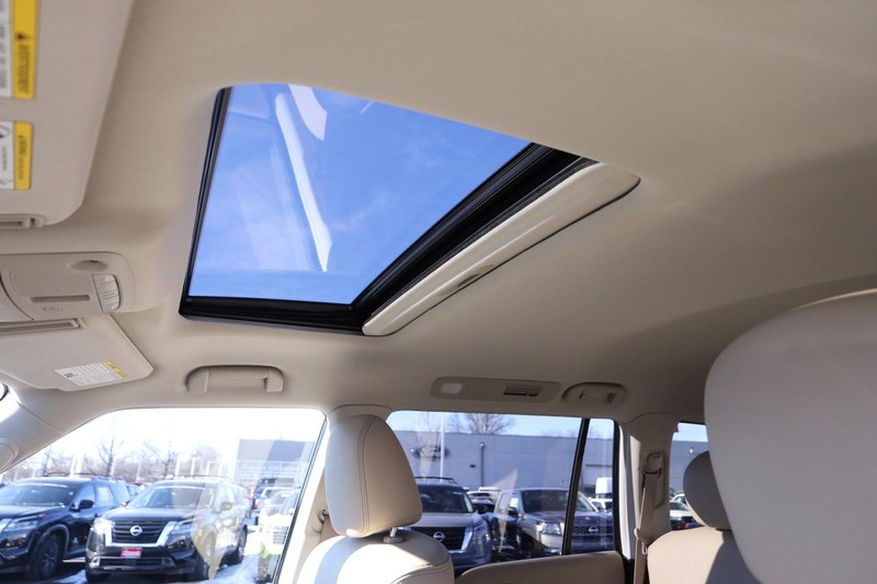 Nissan Armada Vehicle Image 11