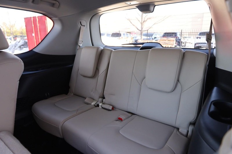 Nissan Armada Vehicle Image 14