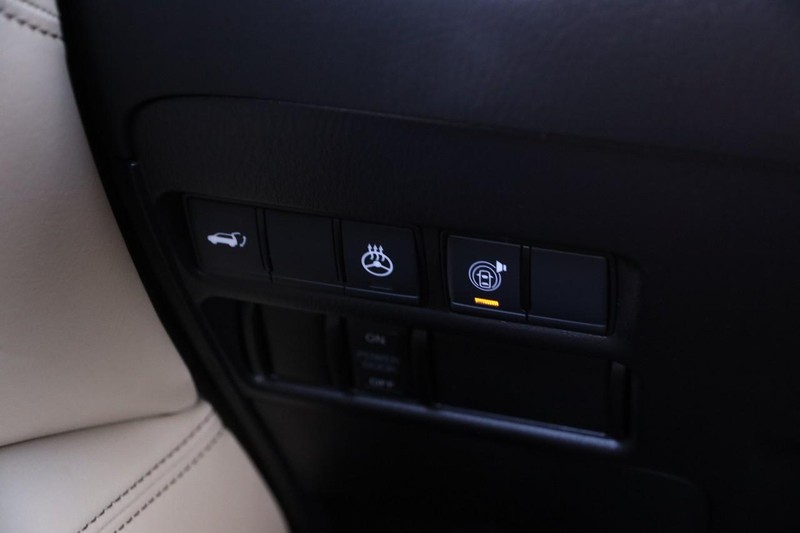Nissan Armada Vehicle Image 25