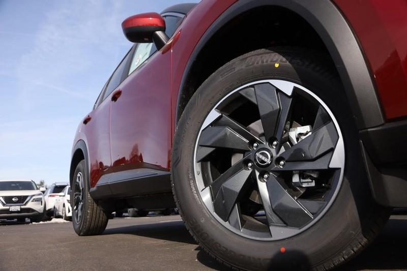Nissan Rogue Vehicle Image 04